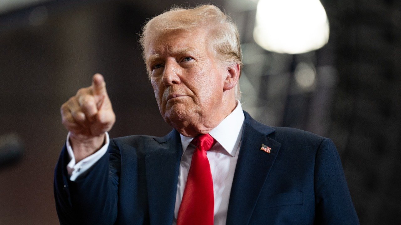 Trump suspende ofensiva contra o Irã e aguardam reabertura de Ormuz