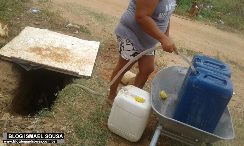 Moradores reclamam que estÃ£o sem Ã¡gua hÃ¡ trÃªs meses no Santa Helena