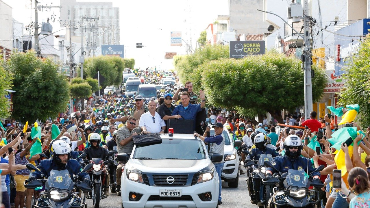 VÍDEO: Multidão acompanha Bolsonaro durante motociata em Caicó-RN