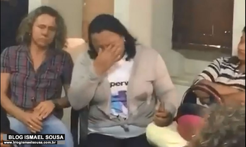 Terceirizada se emocionada ao falar de salÃ¡rios atrasados: "se tivesse pelo menos o que comer"