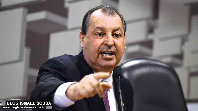 Omar Aziz dá voz de prisão a ex-diretor do Ministério da Saúde