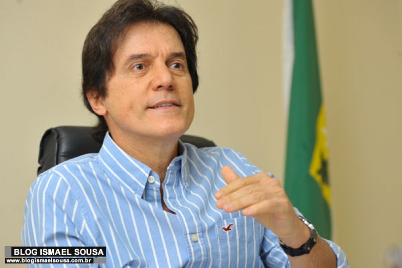 "Governador da seguranÃ§a" manda blindar veÃ­culo oficial por R$ 67 mil