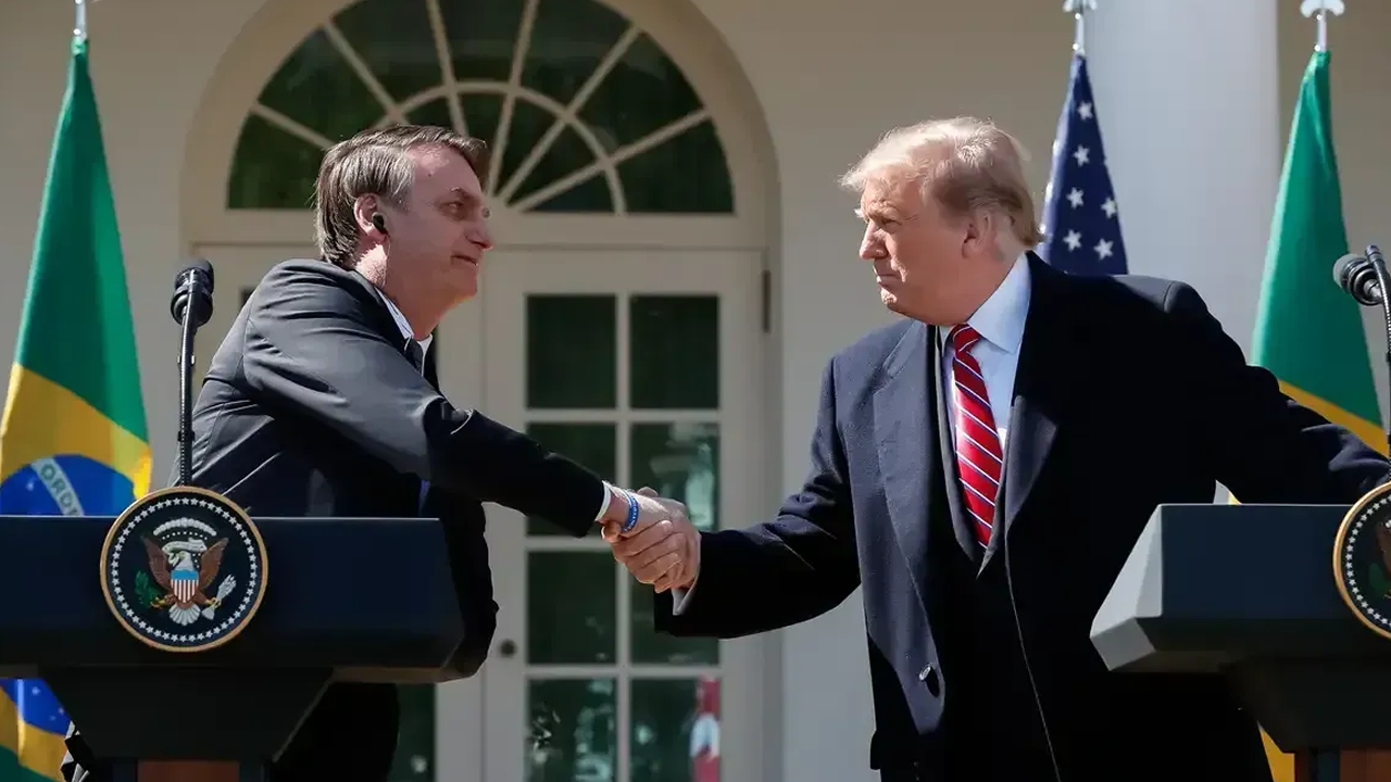 Trump pode vir ao Brasil para visitar Jair Bolsonaro, afirma jornal