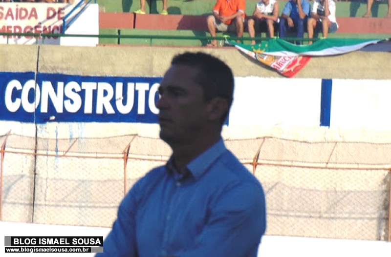 Diretoria do BaraÃºnas anuncia demissÃ£o do tÃ©cnico JoÃ£o Menezes, o Barata