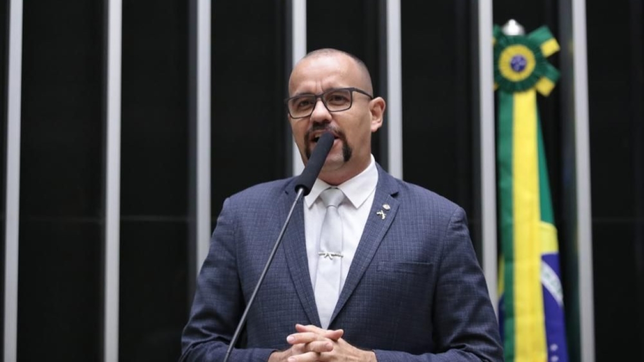 Gonçalves manda Natália lavar a boca para falar da Polícia Militar