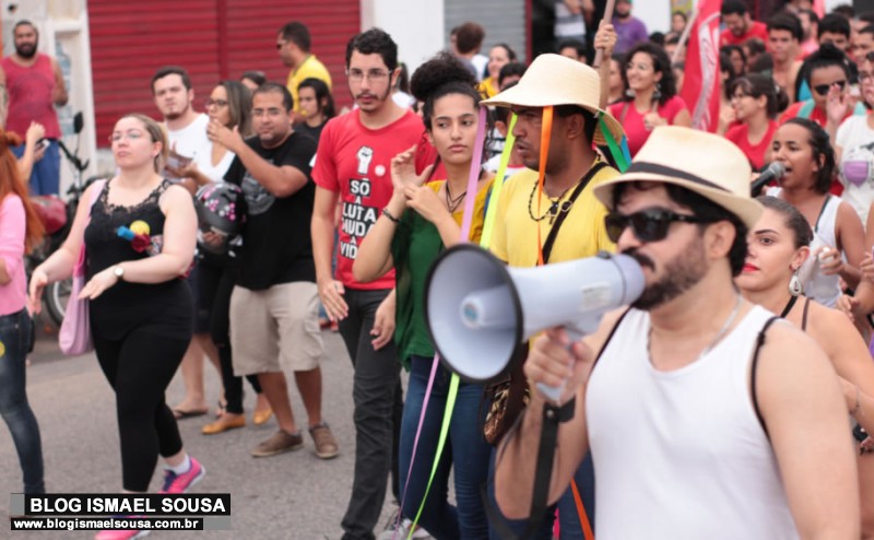 Rede Globo Ã© hostilizada durante manifestaÃ§Ãµes em MossorÃ³