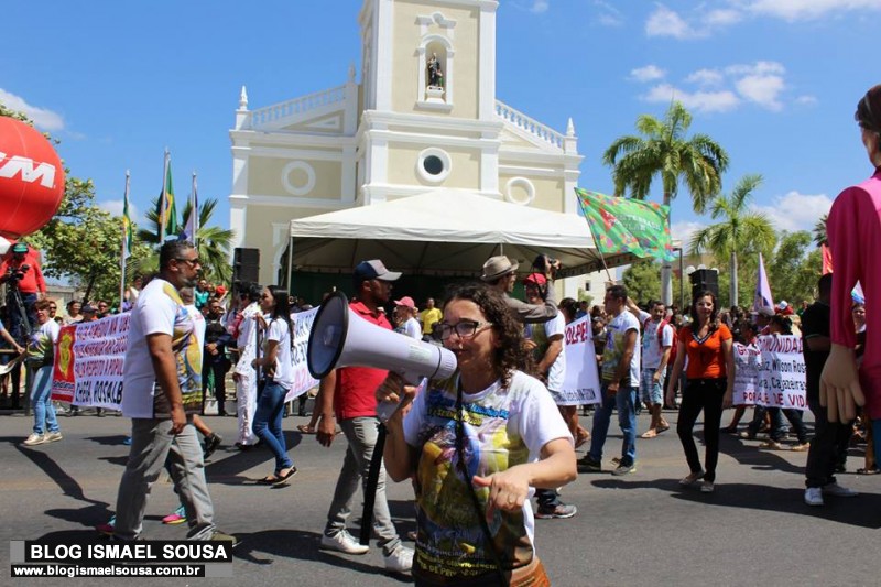 Impasse: Sem diÃ¡logo entre prefeita e sindicato, milhares de estudantes ficarÃ£o sem aulas