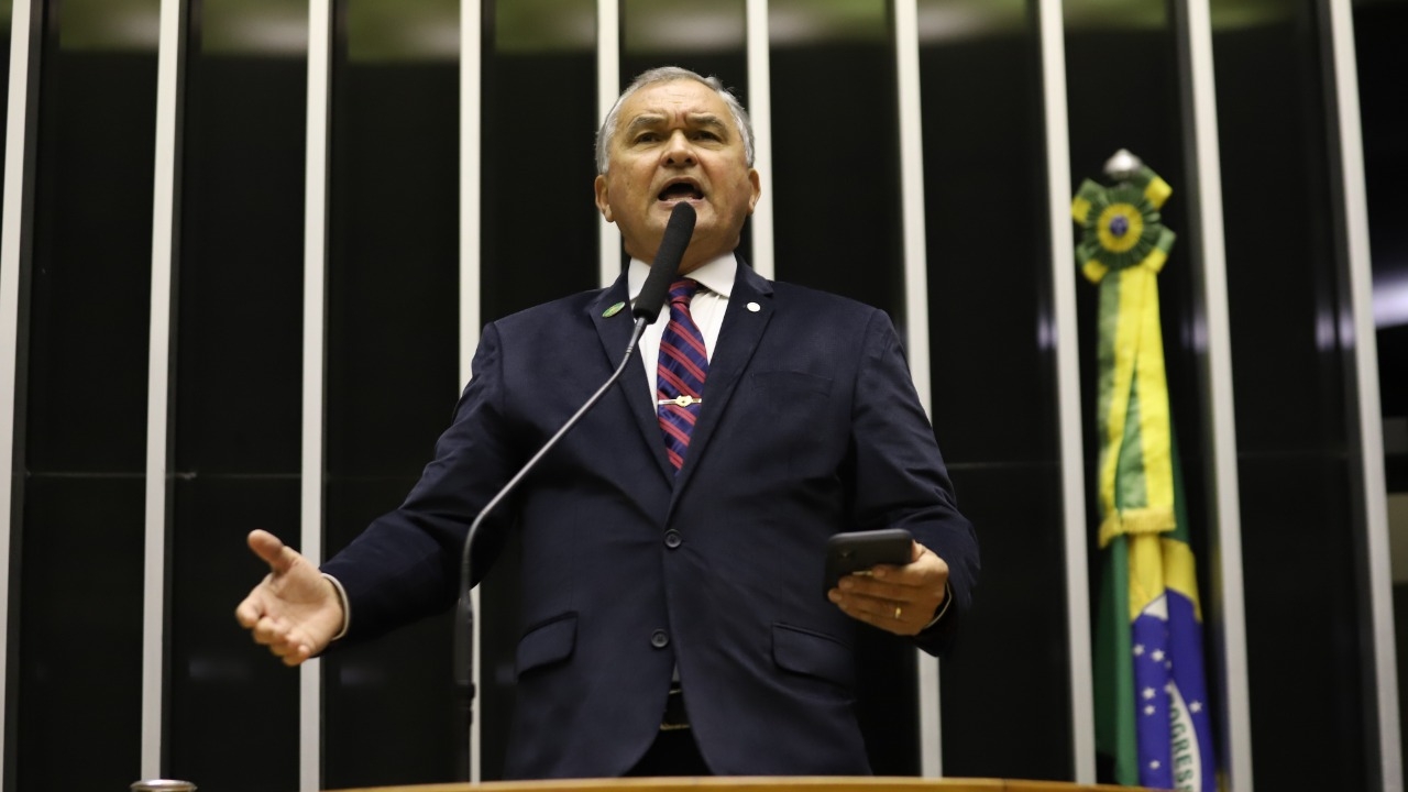 General Girão faz discurso duro contra Fátima na Câmara dos Deputados
