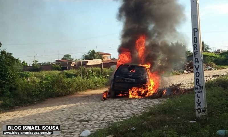 VeÃ­culo roubado na Nova MossorÃ³ Ã© encontrado incendiado no Santa Helena