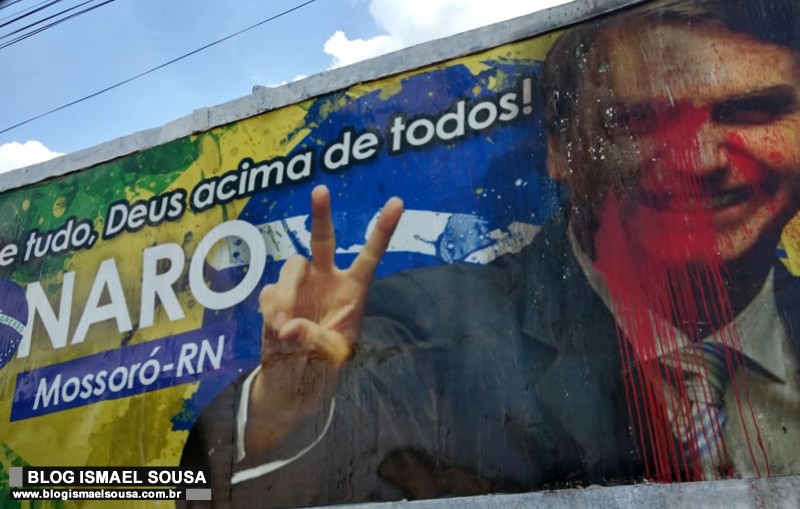 Outdoor de Jair Bolsonaro volta a ser alvo de vandalismo em MossorÃ³