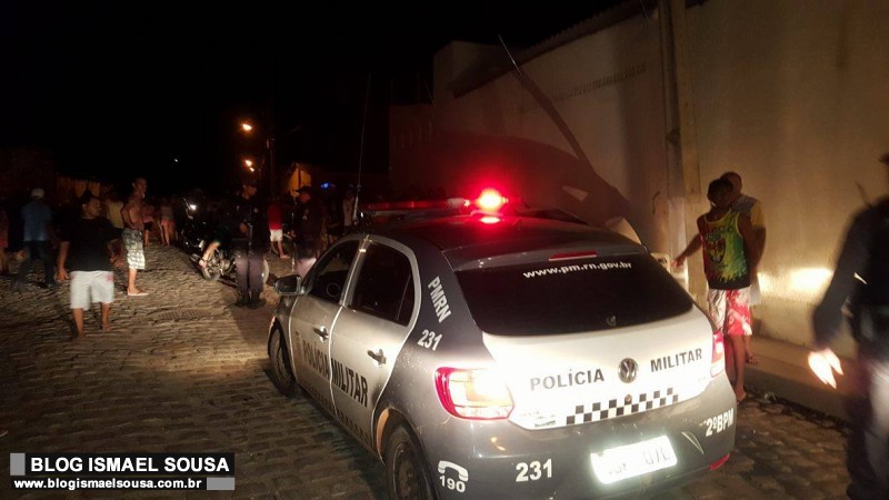 Jovem Ã© assassinado a tiros dentro de carro ao lado do Tempero Regina