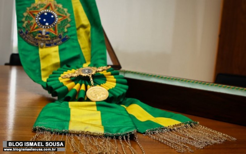 O PT "surrupiou" atÃ© a faixa presidencial?