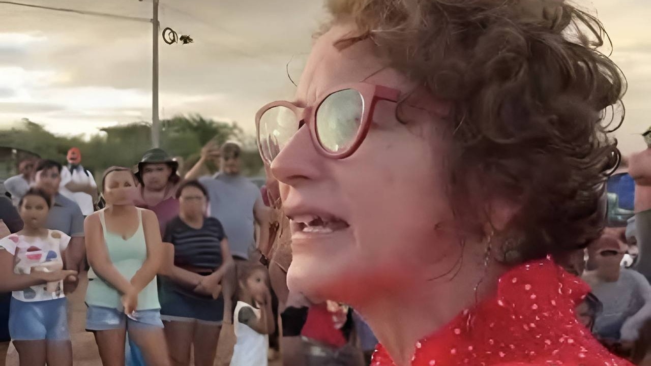 Isolda faz discurso extremista em visita a acampamento do MST e defende invasões de terras