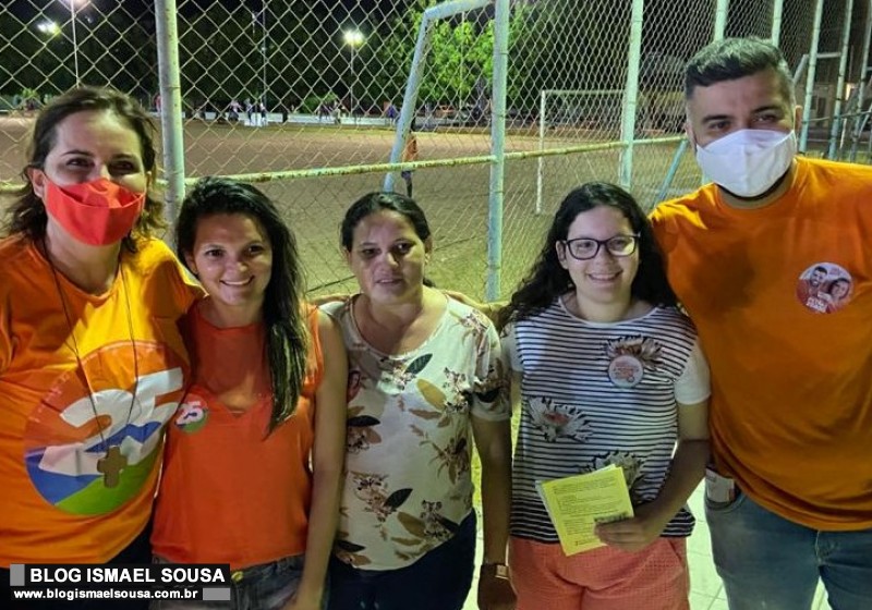 ClÃ¡udia Regina caminha pelos bairros Bom Jardim e Vingt Rosado