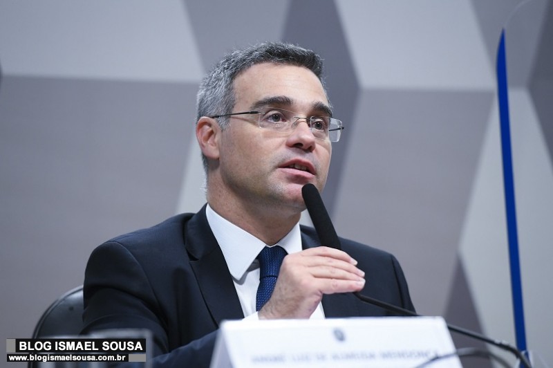 CCJ aprova indicação de André Mendonça para vaga no STF