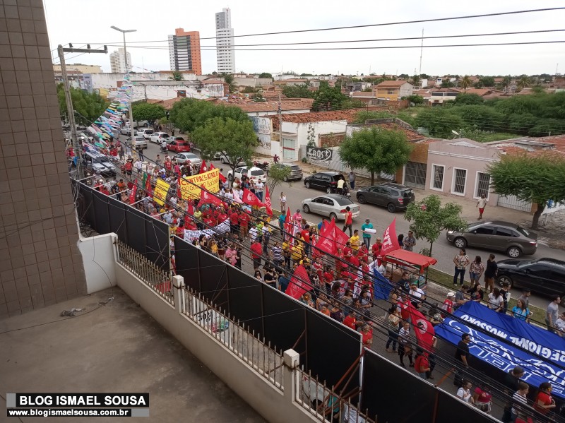 Manifestantes descem o Alto contra a Reforma da PrevidÃªncia e por "Lula Livre"