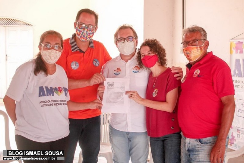 Isolda visita AssociaÃ§Ã£o de Pais e Amigo de autistas de MossorÃ³