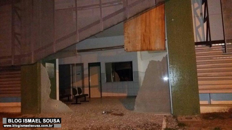 Quadrilha explode banco, ataca prÃ©dio da PM e provoca o terror em IcapuÃ­ no estado do CearÃ¡
