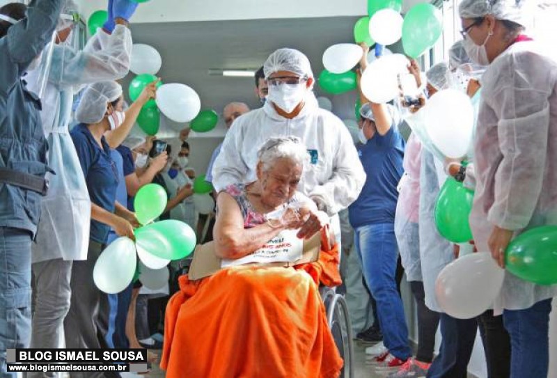 Hipertensa e diabÃ©tica, idosa de 105 anos recebe alta apÃ³s vencer a Covid-19