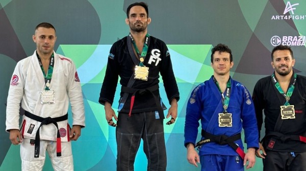 Médico Marco Antônio conquista o terceiro lugar no Internacional Master South América 2024