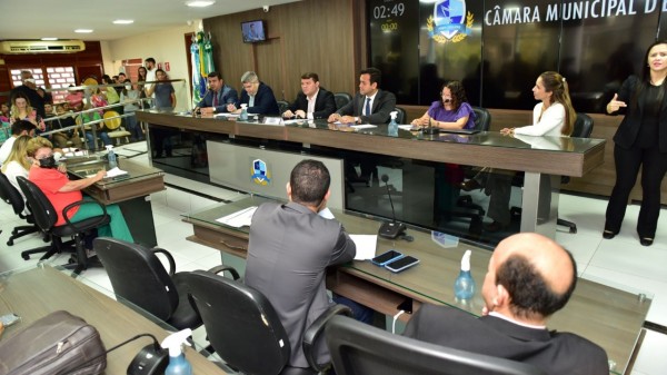 Reunião discute empréstimo e agência reguladora em Mossoró