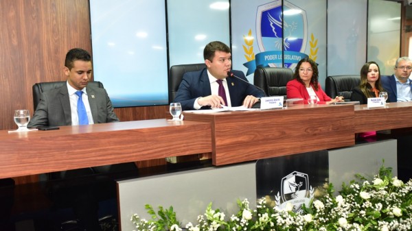 Lawrence destaca independência e harmonia entre poderes