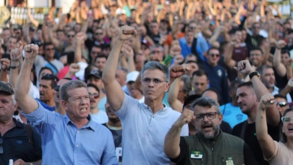 Após pressão, governo Fátima convoca reunião imediata com policiais e bombeiros militares