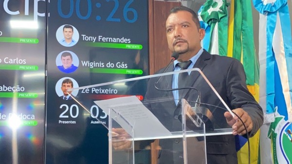 Marrom Lanches causa polêmica ao debochar das mulheres em seu primeiro pronunciamento na CMM