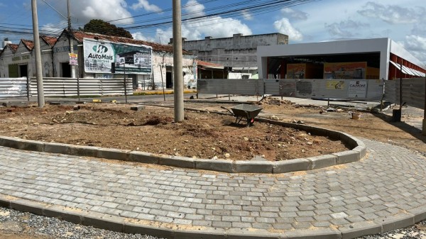 Obra na rotatória do Vuco-Vuco segue fase de conclusão