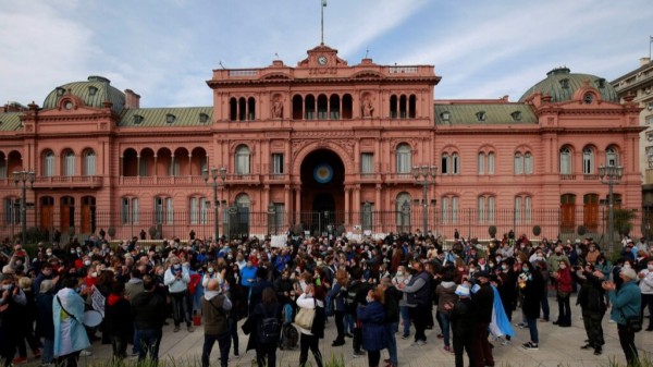 Em dia de eleição na Argentina, Casa Rosada é isolada após ameaça de bomba
