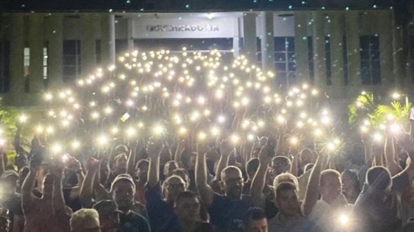 Policiais e bombeiros militares protestam na Governadoria