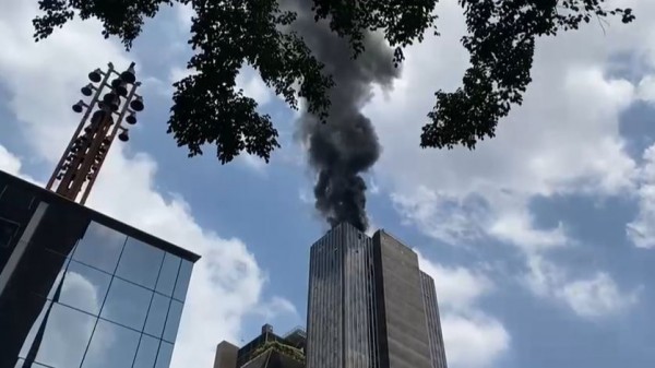 URGENTE: Incêndio atinge prédio na Avenida Paulista