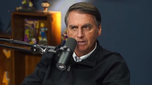 Moraes autoriza entrevista de Bolsonaro a podcast