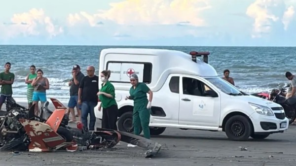 URGENTE: Queda de girocoptero deixa dois mortos na praia de Areias Alvas