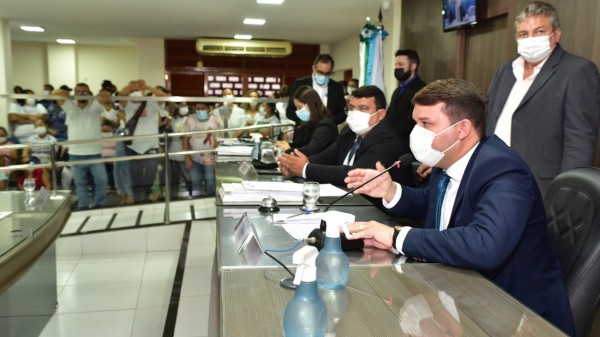 Em sessão tensa, vereadores aprovam reforma da Previdência Municipal
