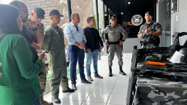 Gonçalves visita Comando de Operações de Cerrado e Comando de Missões Especiais em Goiás
