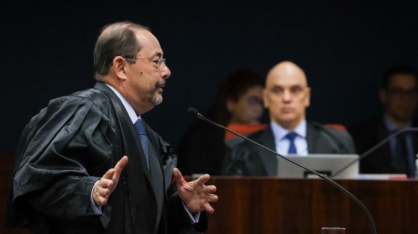 Defesa desmonta narrativa: Bolsonaro é 'arrastado' ao 8 de janeiro sem provas