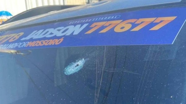 Carro do vereador Naldo Feitosa é atingido por tiros em Mossoró