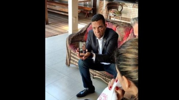 Bolsonaro liga para irmãos de petista morto e se solidariza com família 