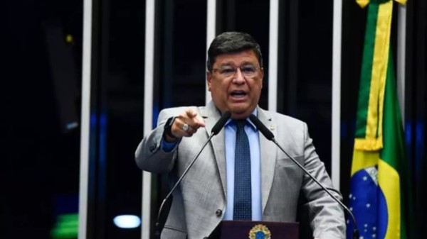 Oposição derrota governo e cúpula do Congresso e elege presidente da CPI do INSS