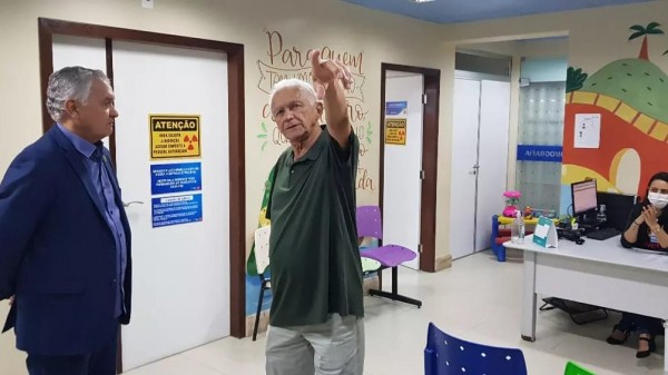General Girão visita Hospital Varela Santiago