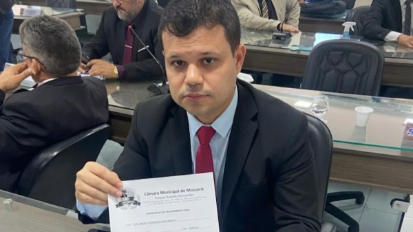 Tony Fernandes cobra implantação do piso salarial da enfermagem em Mossoró