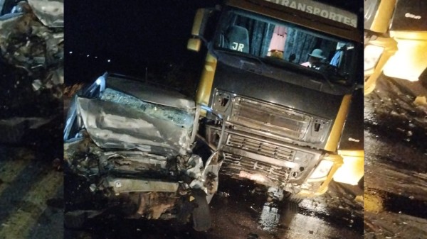 Colisão entre carro e caminhão deixa duas pessoas mortas na RN-233, próximo a Paraú