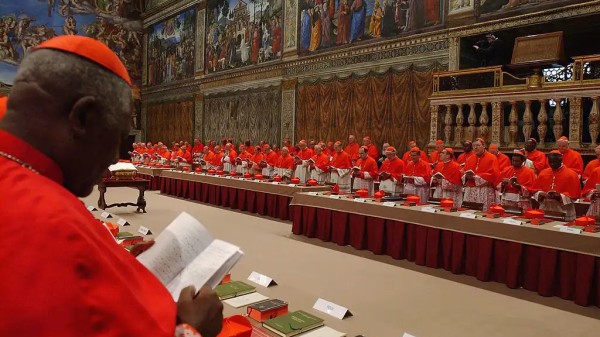 Como funciona o conclave?