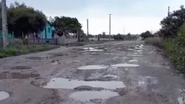 Morador mostra situação de rodovia no RN e ironiza: 'Só fazer o 'L' e o 'F' que dá certo!'