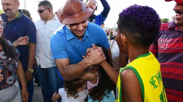 Allyson agradece aprovação histórica de sua gestão: 'Mossoró está mudando para melhor'