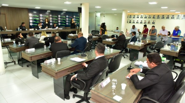 Desgaste na oposição pode provocar debandada de vereadores 