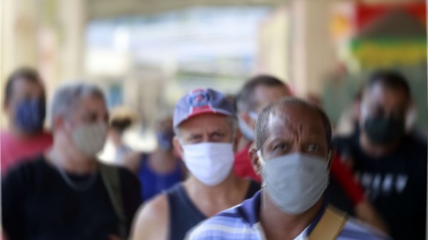 Deltacron, uso obrigatório de máscaras e lockdowns