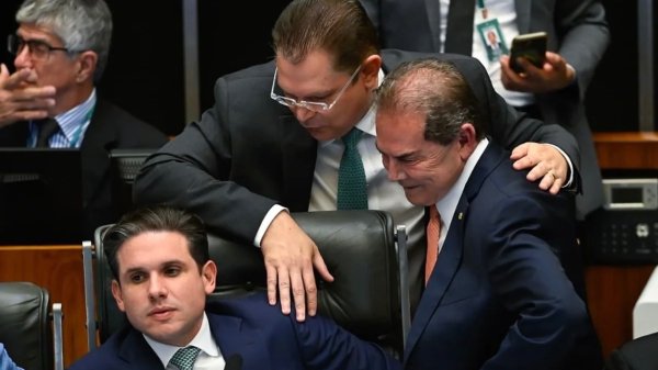 Câmara aprova PL da Dosimetria, que reduz pena de Bolsonaro e aliados
