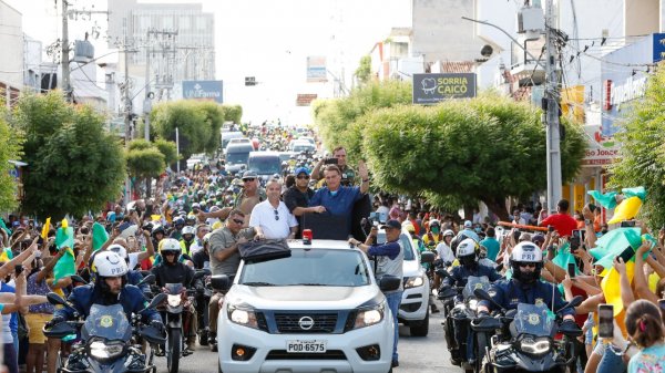 VÍDEO: Multidão acompanha Bolsonaro durante motociata em Caicó-RN